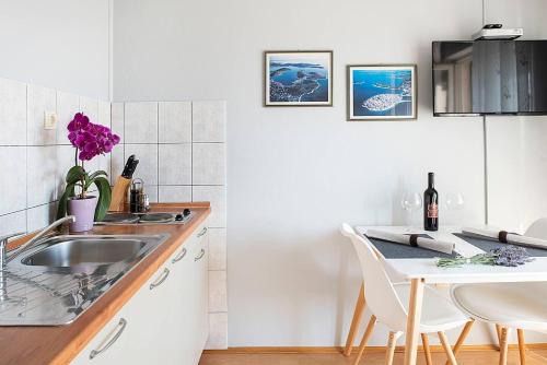 Charming apartment with sea view in Šibenik, 38 m².
