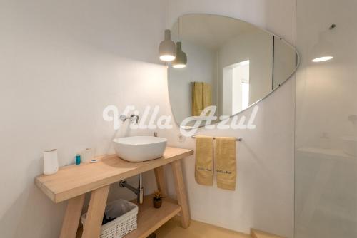 Elegant villa with private pool in Quarteira