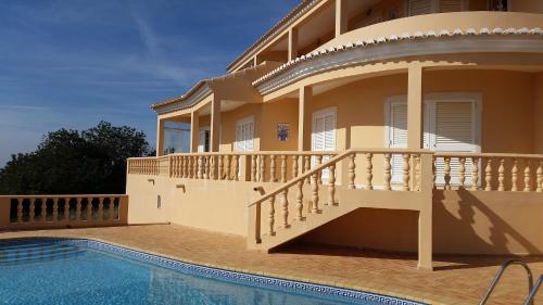 Elegant family house in Loulé with private pool