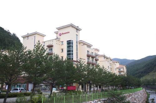 Gallery image of Ramada Taebaek Hotel in Taebaek