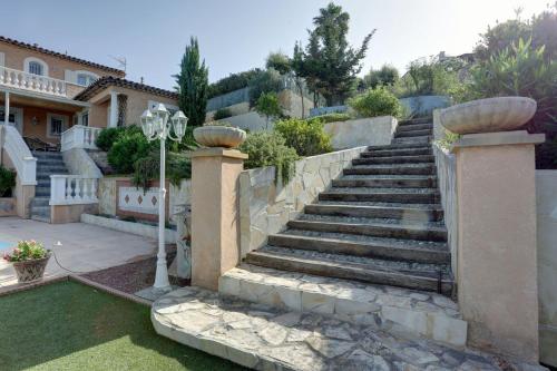 a set of stairs in front of a house at Villa élégante à Fréjus, Piscine in Fréjus