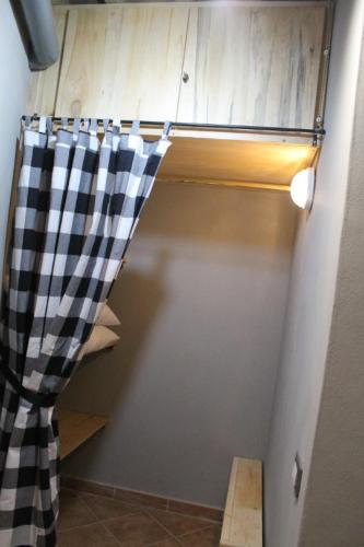 Palanda nebo palandy na pokoji v ubytování Gombereto 10