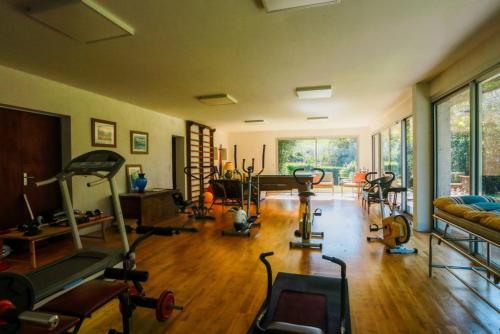 a living room filled with lots of exercise equipment at Villa spacieuse à Haut-de-Bosdarros avec piscine privée in Haut-de-Bosdarros