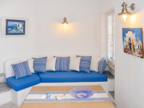 Charming House in Paros, 90 m² with Shared Pool
