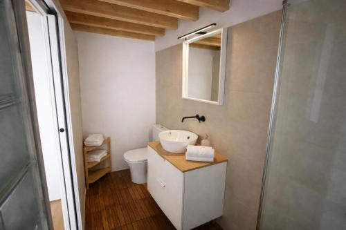 Estudio reformado cerca de playa, comercios y tren