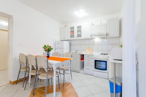 Charming apartment with private pool in Mastrinka - 98 sqm