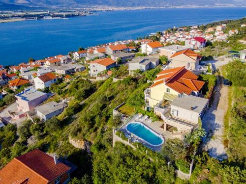 Charming apartment with private pool in Mastrinka - 98 sqm