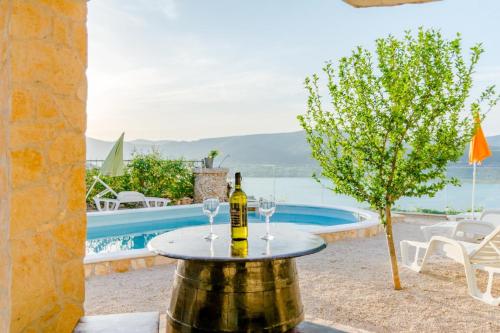 Charming apartment with private pool in Mastrinka - 98 sqm