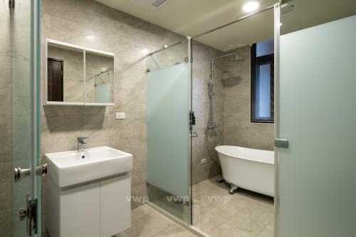a bathroom with a sink and a shower and a toilet at Yuan Lu Homestay in Lukang