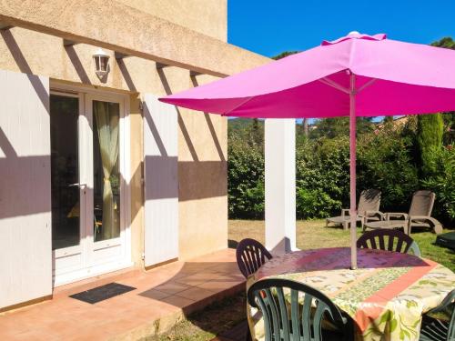 Maison conviviale avec vue sur la montagne à Sainte-Maxime