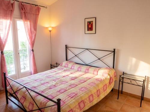 Maison conviviale avec vue sur la montagne à Sainte-Maxime