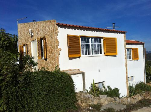 Charming house in Nazaré with terrace and parking