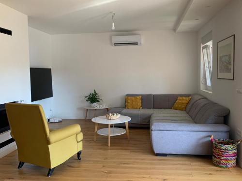 Two bedroom apartment with terrace and sea view