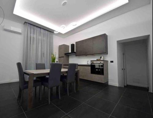 Modern Apartment in Napoli + Balcony