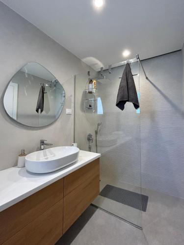 Two bedroom apartment with terrace and sea view