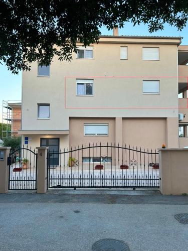Two bedroom apartment with terrace and sea view
