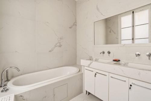 Stunning 1BR flat - Invalides & Eiffel Tower
