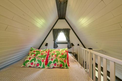 a bed in a tiny house with a window at Tiny House Gerswalde in Gerswalde