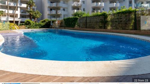 Spacious apartment in Roses, 60 m², shared pool