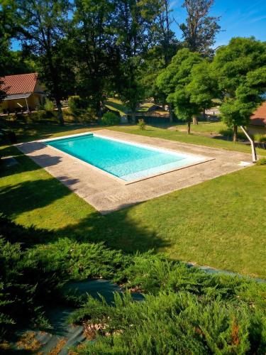 a swimming pool in the middle of a yard at Bungalow charmant à Rochechouart avec vue sur lac in Rochechouart