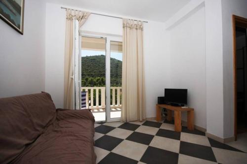 Cosy Apartment in Žrnovo - 30 sqm with Shared Pool