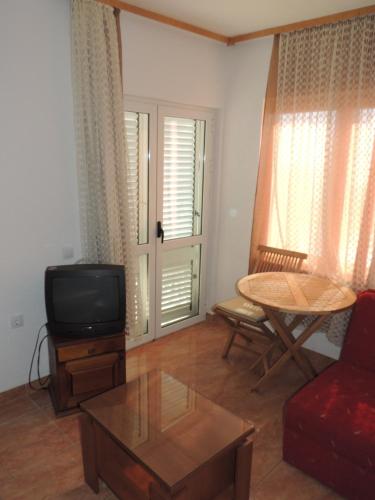 a living room with a tv and a table at Modern Studio with Sea View - Ulcinj - 25 m² - Balcony in Ulcinj