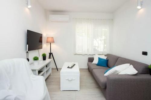 Modern Apartment in Trogir - 70 m² - Parking Included