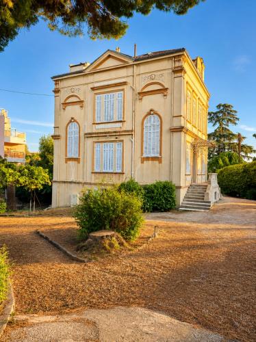 Oasis Secrète à Cannes - Prestigieuse Villa Historique Jardin Ombragé Centre et Plages à Pied