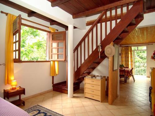 a bedroom with a staircase in a house at Appartement confortable au Robert 70 m² avec jardin privé in Le Robert
