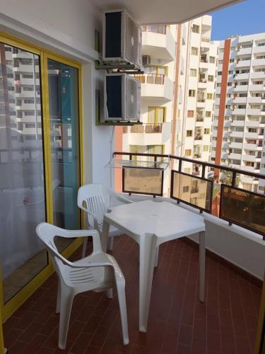 Charming apartment with balcony in Portimão, 55 sqm, pool view