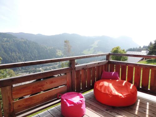 Chalet charmant aux Gets avec vue sur montagne et cheminée