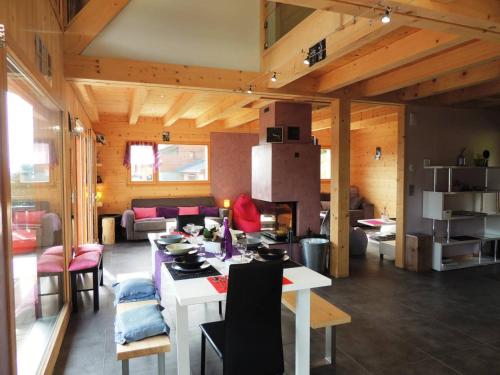 Chalet charmant aux Gets avec vue sur montagne et cheminée