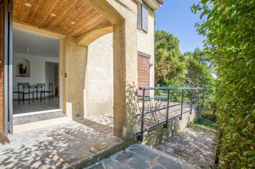 Appartement confortable à Hyères avec piscine privée