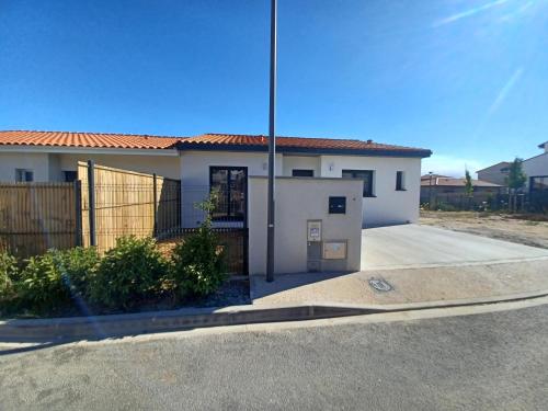 MAISON NEUVE AVEC TERRASSE à 5 MINUTES DES PLAGES