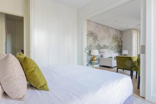 Premium Renovated Apartment in Central District