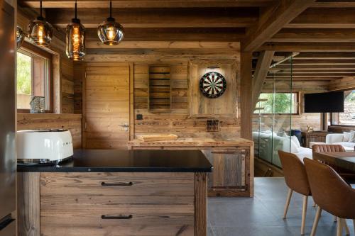 Les Brumes du Lac Brand-New Luxury Chalet with Games Room