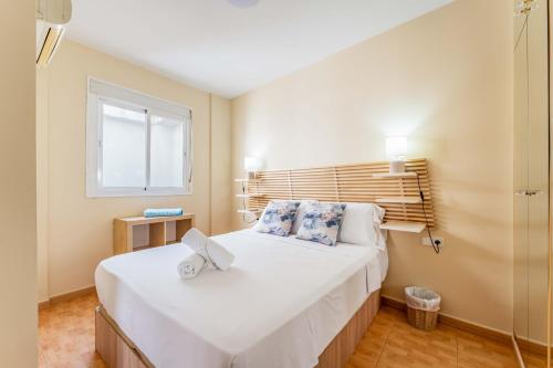 Los Boliches Rooftop Retreat • 1BR Sleeps 3 - Pass the Keys