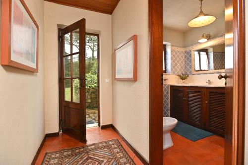 a bathroom with a toilet and a sink at Casa do Moinho in Ulgueira