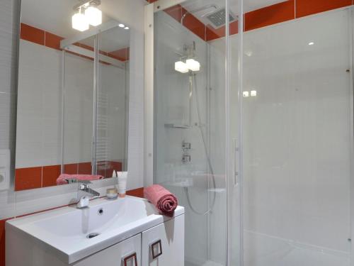 Appartement rénové spacieux 3 pièces pour 8 pers, animaux admis, balcon, 2 sdb