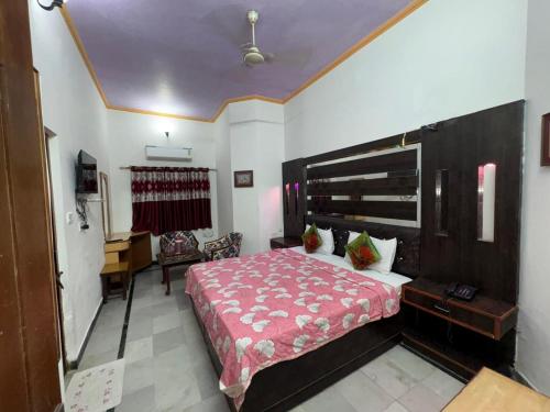 a bedroom with a large bed and a desk at Hotel Taj Plaza, Just a 5-minute walk from the Taj Mahal 600 meters in Agra