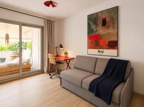 Apartment with private garden, swimming pool, and tennis court