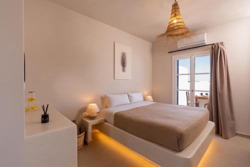Легло или легла в стая в Cycladic Charm