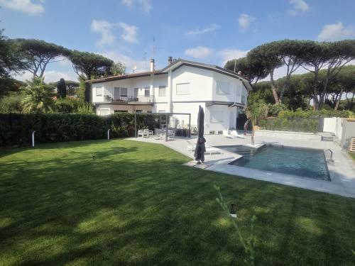Villa Isabel con piscina moderna e area benessere