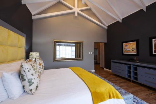 a bedroom with a white bed and a window at Sasavona Cottage - 349 Vaal de Grace Golf Estate in Parys