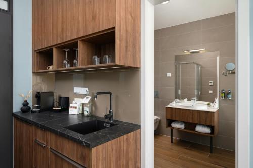 a bathroom with a sink and a toilet at Evergreen Health Longevity Residence in Kehidakustány