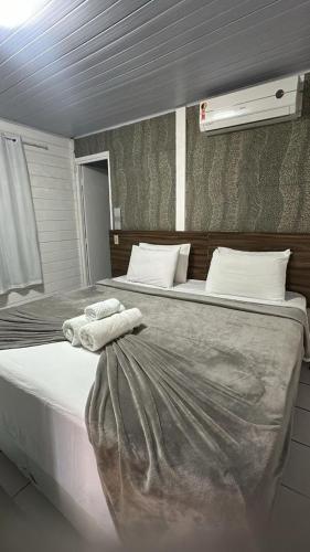 a bedroom with two beds with towels on it at Pousada da Maga in Fernando de Noronha