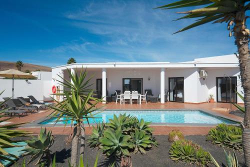 Vista Montana by Optima Villas