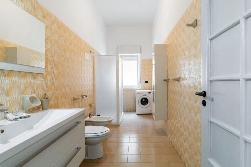 a bathroom with a toilet and a sink and a shower at Villa Anny in Avola