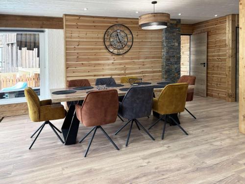 Grand appartement rénové 125m2, terrasse 100m2, Orres 1650 - FR-1-322-690