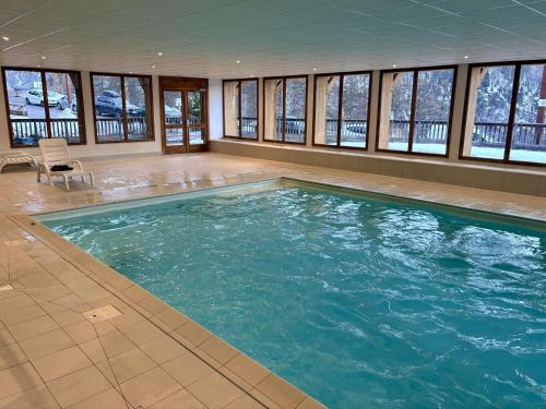 Appartement 4 pers avec piscine, jacuzzi et balcon, proche des pistes - Les Orres - FR-1-322-421